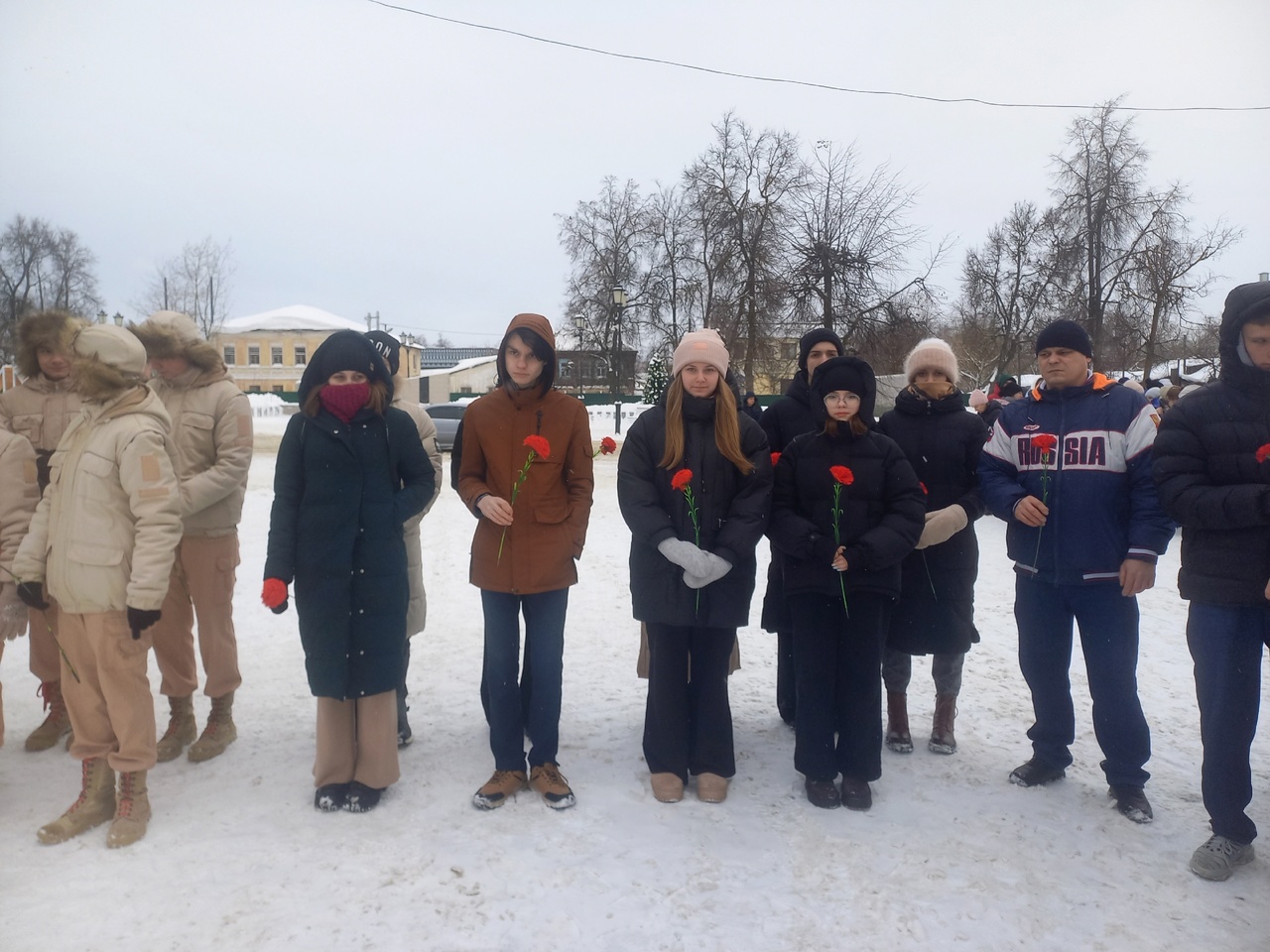 Возложение цветов к стеле героям-касимовцам.