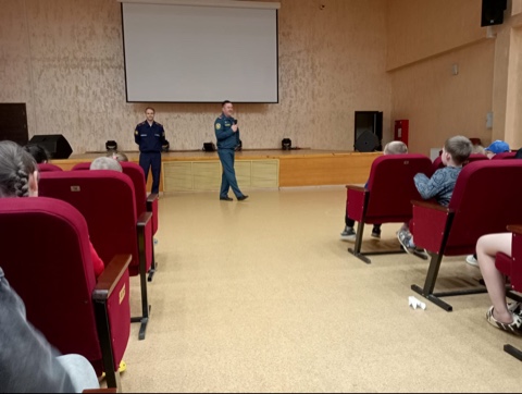 Встреча  с  сотрудником  Пожарной службы Нелиным А. В. и сотрудником  ВДПО  Сорокиным А. А..