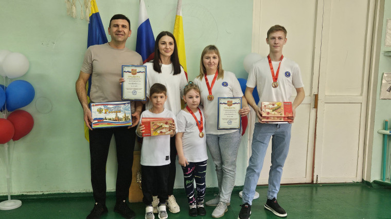 ,, Мама, папа, я - спортивная семья ".